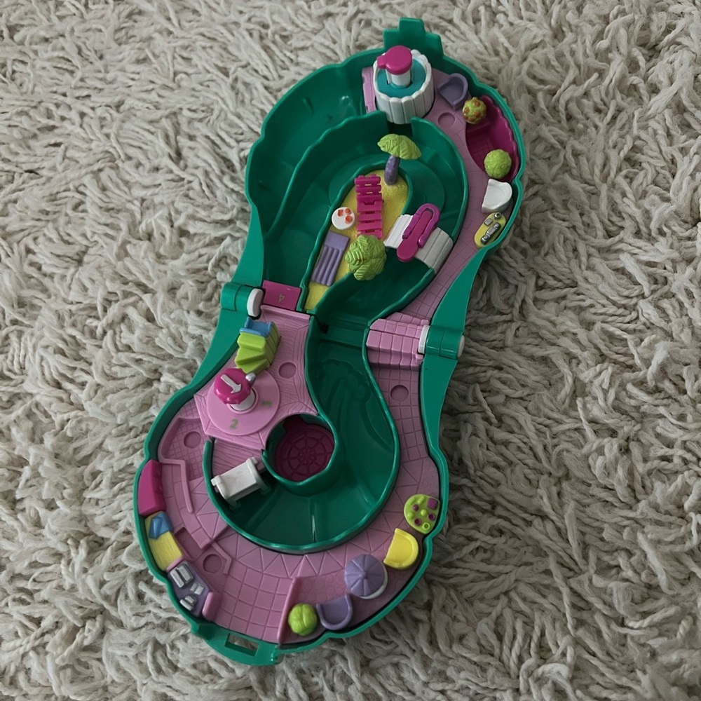 Vintage 1995 Polly pocket splash n slide waterpark